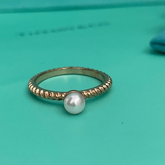 Jewelry - 🎉🎉✨Goldtone Twist Pearl Ring✨Preloved Size 8